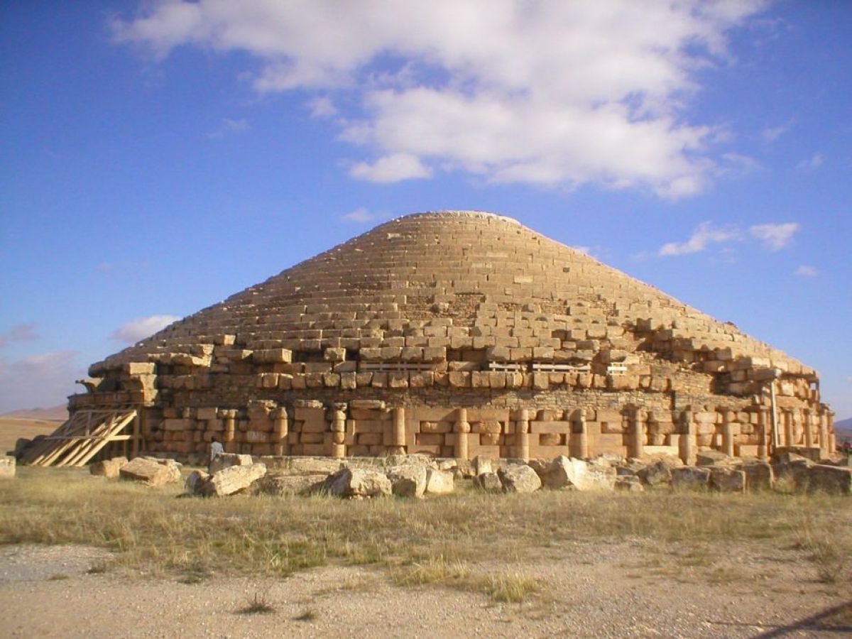 Etude et Suivi des travaux d'Urgence du Mausolée Imadghassen - Batna 